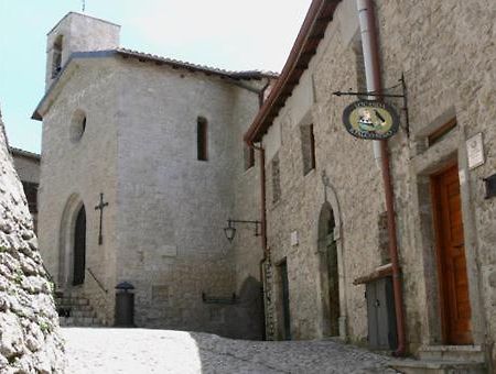 Locanda Il Falco Nero Fumone Екстериор снимка