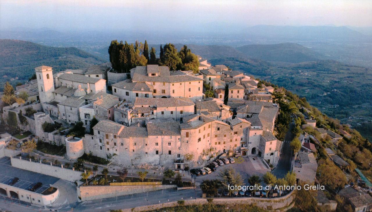 Locanda Il Falco Nero Fumone Екстериор снимка
