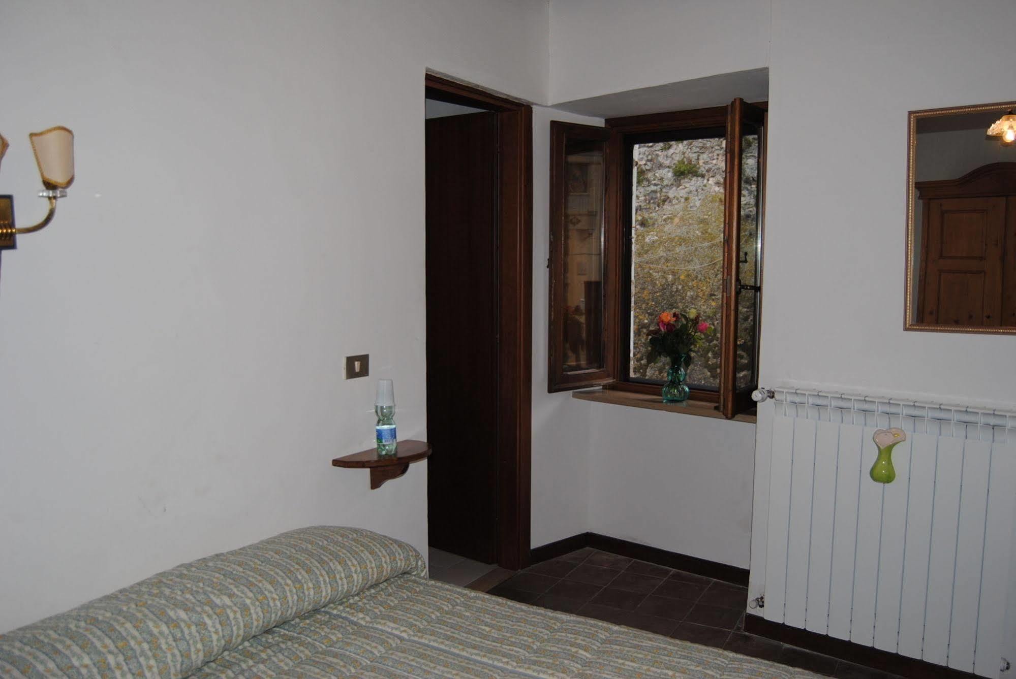 Locanda Il Falco Nero Fumone Екстериор снимка